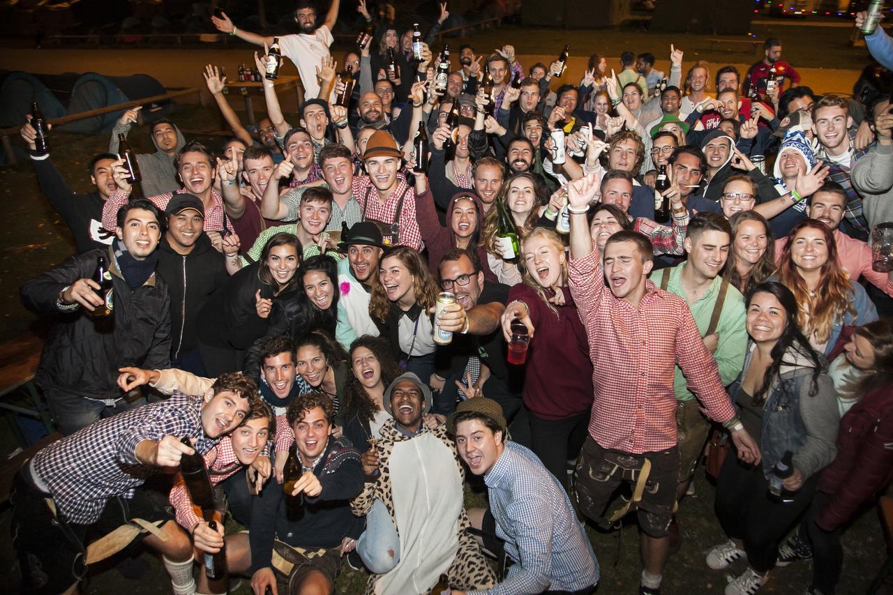 Готель Festanation Oktoberfest Camp #2 Мюнхен Екстер'єр фото