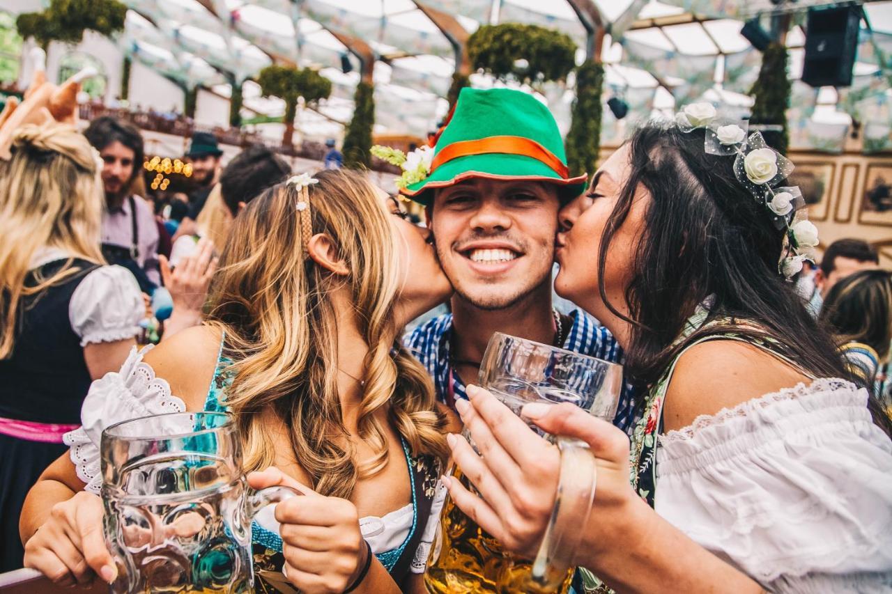Готель Festanation Oktoberfest Camp #2 Мюнхен Екстер'єр фото