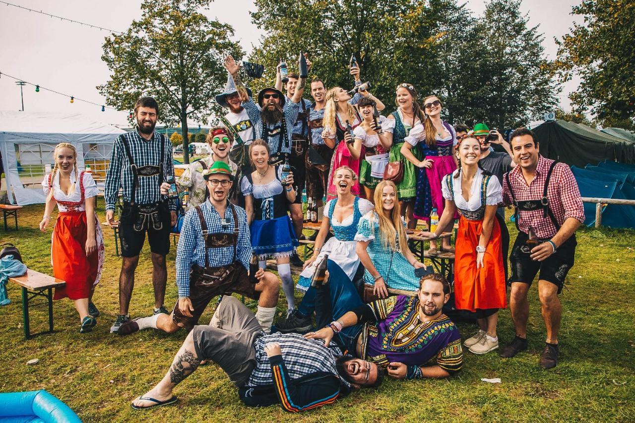 Готель Festanation Oktoberfest Camp #2 Мюнхен Екстер'єр фото